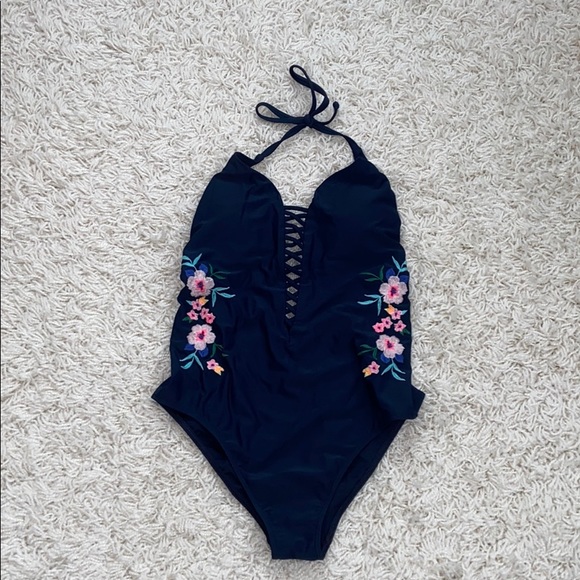 Bathing suit - Picture 1 of 1